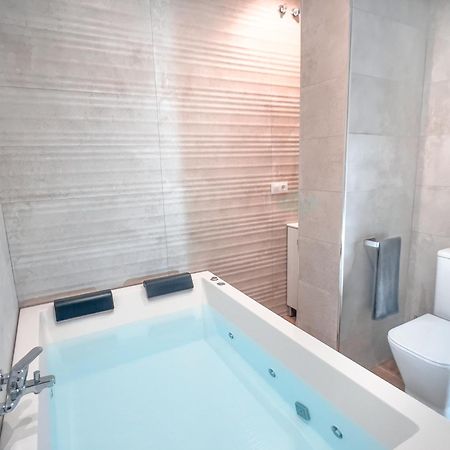 Acogedor Estudio En Triana Con Jacuzzi Y Wifi Seville Exterior photo